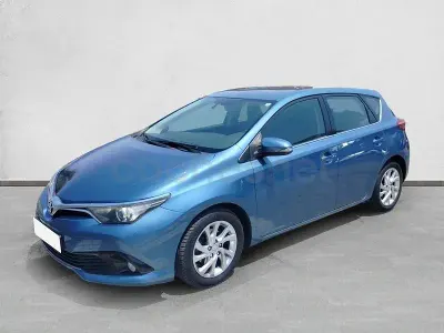Usado Toyota Auris 90 CV (66 kW) 2016 Azul Berlina