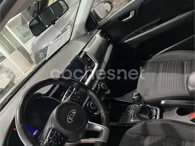Usado Kia Stonic 84 CV (61 kW) 2018 Azul SUV