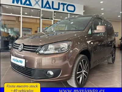 Usado VW Caddy Trendline 102 CV (75 kW) 2014 Marrón Monovolumen