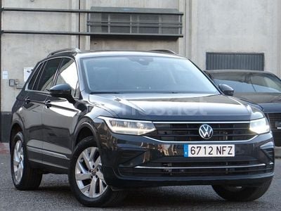Usado VW Tiguan R-line 150 CV (110 kW) 2023 Gris / plata SUV