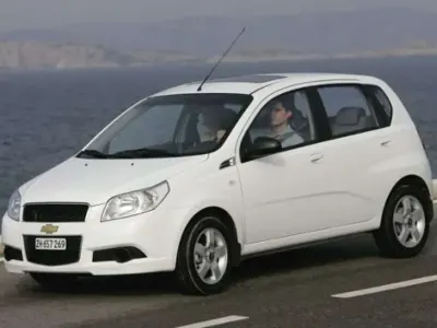 Usado Chevrolet Aveo LS 101 CV (74 kW) 2010 Gris Utilitario