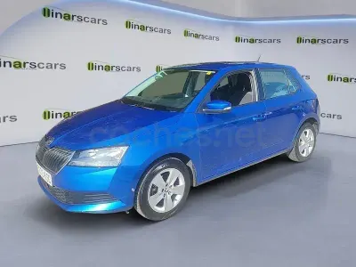 Usado Skoda Fabia Ambition 95 CV (69 kW) 2018 Azul Berlina