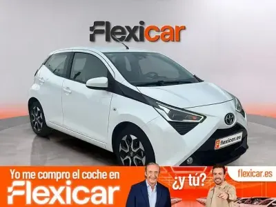 Usado Toyota Aygo X-play 72 CV (52 kW) 2022 Gris