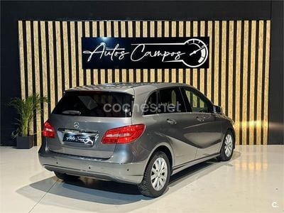Usado Mercedes B180 109 CV (80 kW) 2012 Gris / plata Monovolumen