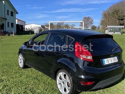 Usado Ford Fiesta Trend 90 CV (66 kW) 2009 Negro Utilitario