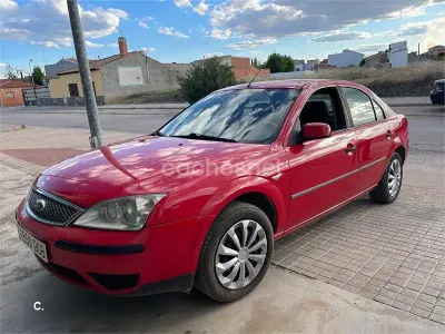 Usado Ford Mondeo Ambiente 115 CV (84 kW) 2005 Rojo Berlina