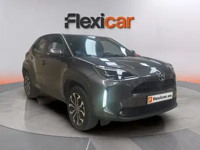 Usado Toyota Yaris Active 116 CV (85 kW) 2022 Gris Utilitario