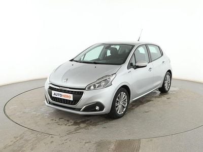 Gris Usado 2018 Peugeot 208 Signature Sky Utilitario | 8099 € (Precio justo)