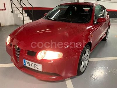 Rojo Usado 2002 Alfa Romeo 147 Distinctive Utilitario | 4500 € (Un poco caro)
