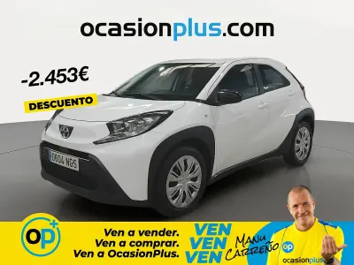 Usado Toyota Aygo X Play 72 CV (52 kW) 2023 Blanco SUV