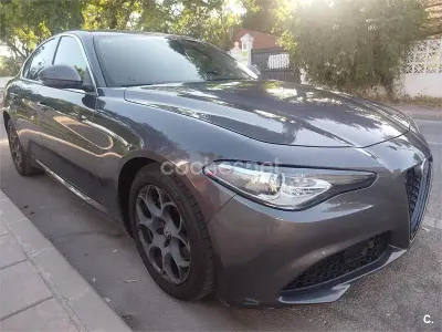 Usado Alfa Romeo Giulia Executive 150 CV (110 kW) 2018 Gris / plata Berlina