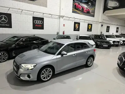 Usado Audi A3 116 CV (85 kW) 2021 Gris / plata Berlina