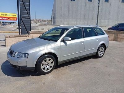 Usado Audi A4 130 CV (95 kW) 2003 Gris / plata Familiar