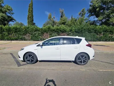 Usado Toyota Auris Hybrid Edition 136 CV (100 kW) 2018 Blanco Berlina