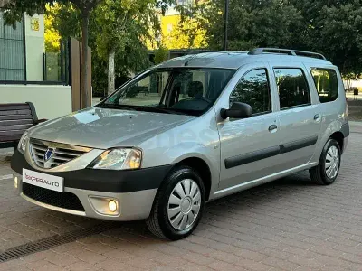 Usado Dacia Logan Lauréate 105 CV (77 kW) 2007 Gris / plata Familiar