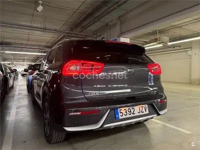 Usado Kia Niro 141 CV (103 kW) 2017 Gris / plata SUV