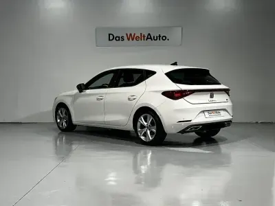 Usado Seat Leon FR 110 CV (80 kW) 2022 Blanco