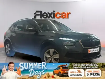 Usado Skoda Kamiq Active 95 CV (69 kW) 2021 Gris SUV