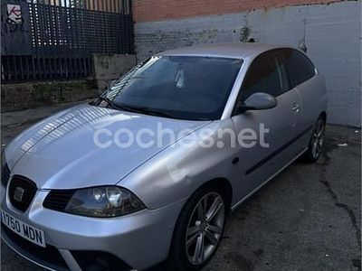 Usado Seat Ibiza 100 CV (73 kW) 2006 Gris / plata Utilitario