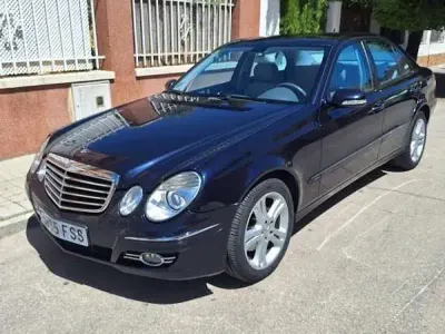 Usado Mercedes E280 Avantgarde 230 CV (169 kW) 2007 Azul Berlina
