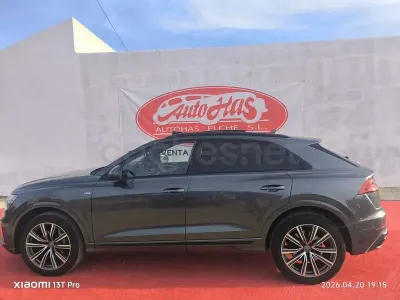 Usado Audi Q8 Black Edition 286 CV (210 kW) 2020 Gris / plata SUV