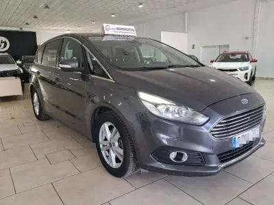Usado Ford S-MAX Trend 150 CV (110 kW) 2016 Gris Monovolumen