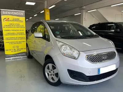 Usado Kia Venga 90 CV (66 kW) 2011 Gris / plata Utilitario