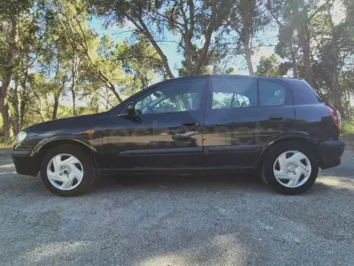 Usado Nissan Almera Comfort 90 CV (66 kW) 2001 Negro Berlina