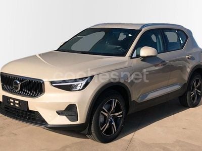 Beige Nuevo 2025 Volvo XC40 Core SUV | 37.500 € (Precio justo)