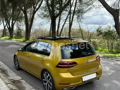 Usado VW Golf VII Advance 150 CV (110 kW) 2017 Amarillo Berlina
