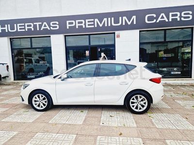 Usado Seat Leon Style 115 CV (84 kW) 2021 Blanco Berlina