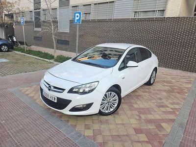 Usado Opel Astra Excellence 110 CV (80 kW) 2014 Blanco Berlina