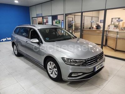 Gris / plata Usado 2021 VW Passat Business Familiar | 22.900 € (Un poco caro)