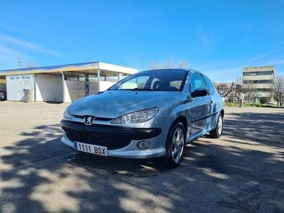 Usado Peugeot 206 90 CV (66 kW) 2003 Gris / plata Berlina