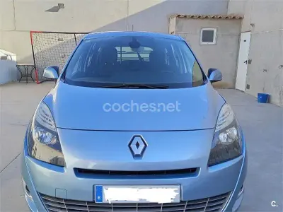 Usado Renault Grand Scénic Dynamique 105 CV (77 kW) 2010 Azul Monovolumen