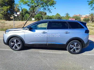 Usado Peugeot 5008 Allure 130 CV (95 kW) 2017 Gris / plata Monovolumen
