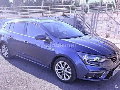 Usado Renault Mégane GrandTour Zen 130 CV (95 kW) 2017 Negro Familiar