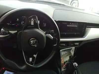 Usado Skoda Kamiq 95 CV (69 kW) 2022 Negro SUV