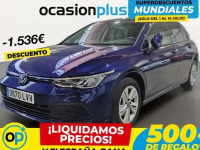Usado VW Golf VIII Life 110 CV (80 kW) 2021 Azul Utilitario