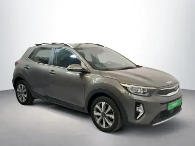 Usado Kia Stonic 120 CV (88 kW) 2023 Gris SUV