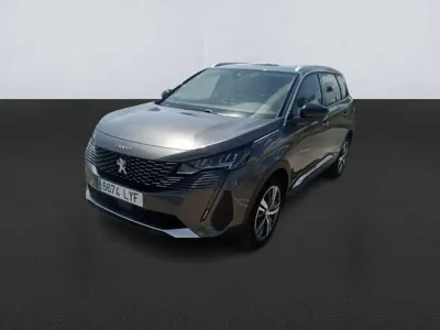 Usado Peugeot 5008 Allure 131 CV (96 kW) 2022 Gris / plata SUV