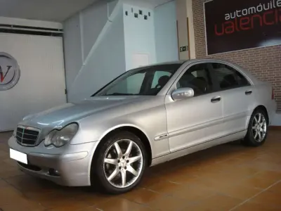 Usado Mercedes C220 Classic 143 CV (105 kW) 2000 Gris Berlina