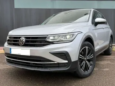 Usado VW Tiguan Life 150 CV (110 kW) 2023 Gris / plata SUV