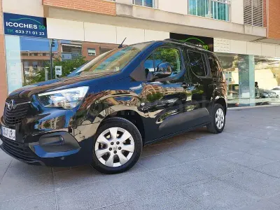 Usado Opel Combo Life Edition+ 102 CV (75 kW) 2021 Negro Monovolumen
