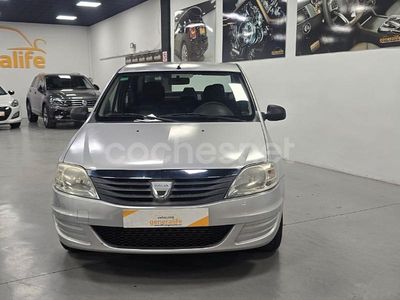 Usado Dacia Logan Ambiance 75 CV (55 kW) 2011 Gris / plata Berlina