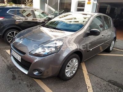 Usado Renault Clio II 75 CV (55 kW) 2010 Gris / plata Berlina