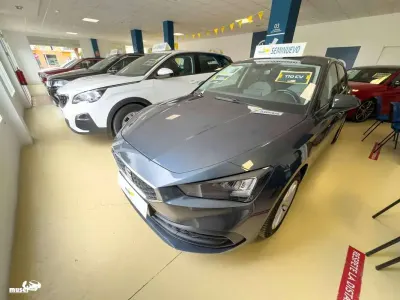 Usado Seat Leon Style 110 CV (80 kW) 2021 Gris Utilitario