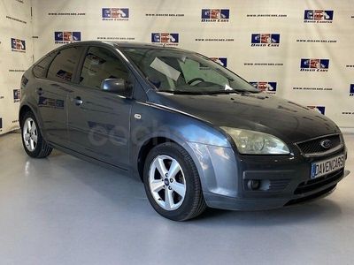 Usado Ford Focus Titanium 136 CV (100 kW) 2005 Gris / plata Berlina