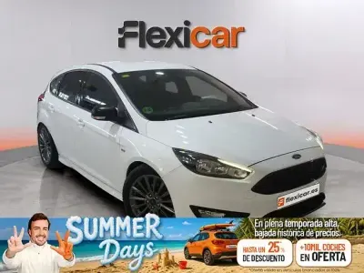 Usado Ford Focus ST-Line 125 CV (91 kW) 2018 Blanco Berlina