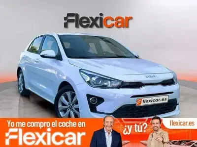 Usado Kia Rio 100 CV (73 kW) 2023 Blanco Berlina